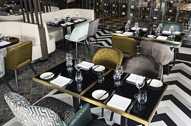 Dineren op stunning fluwelen stoelen @ Bodon